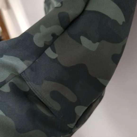 Danskin - womens cameo yoga workout shorts - Picture 4 of 4